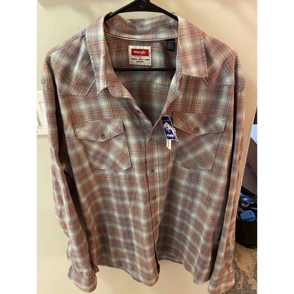 *NWT* Wrangler plaid button up flannel shirt! XL, super soft!